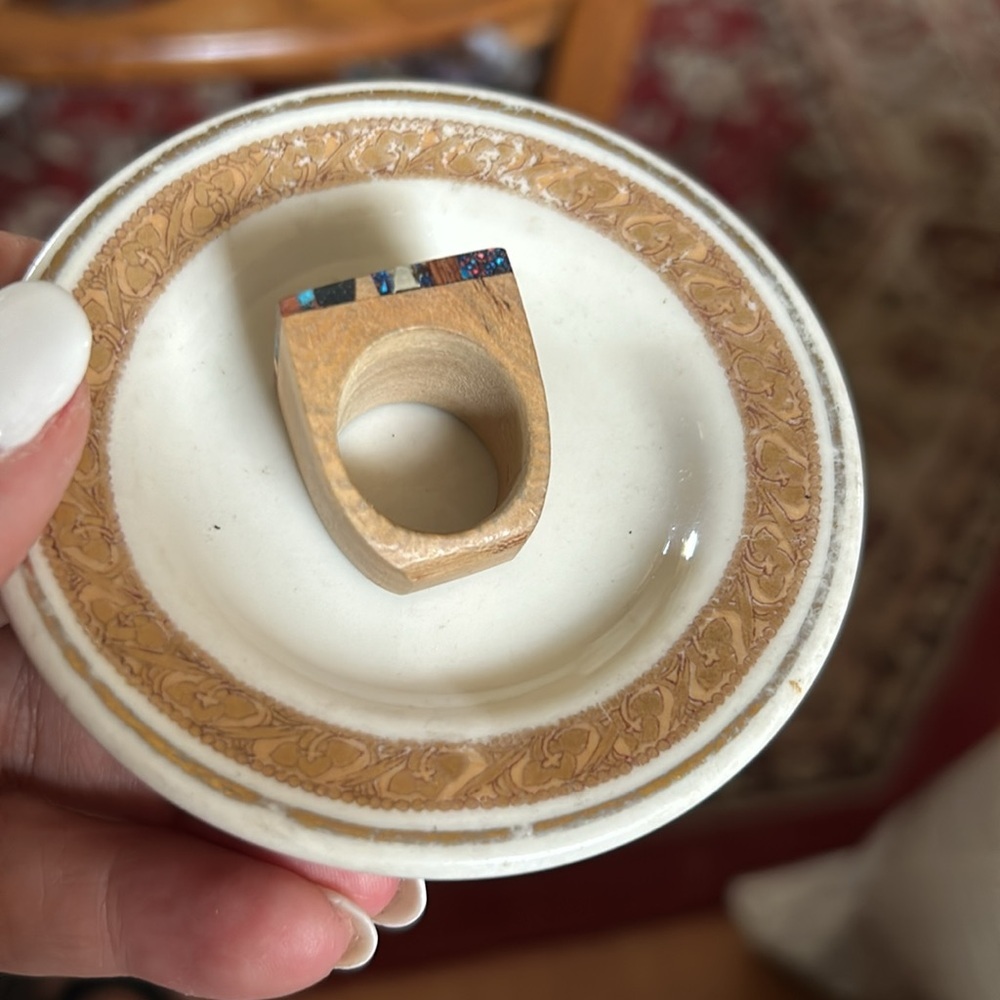 Vintage Wood & Resin Abstract Design Ring - Picture 4 of 8